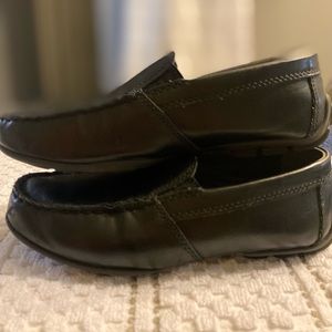 Boys Black leather shoes.